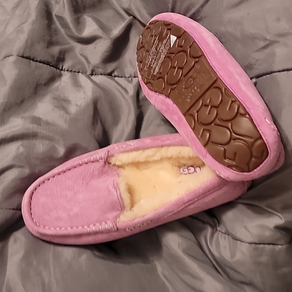 UGG pink suede moccasins Size 7 New no box